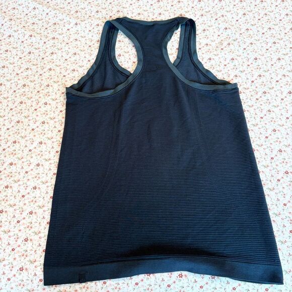 Lululemon Swiftly Speed Racerback *Sheer Stripe
True Navy / True Navy - Picture 7 of 7